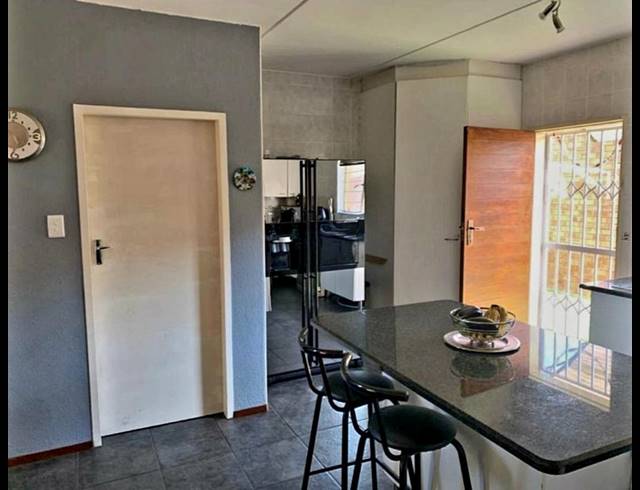 3 BEDROOM PROPERTY TO RENT IN KYALAMI HILLS
